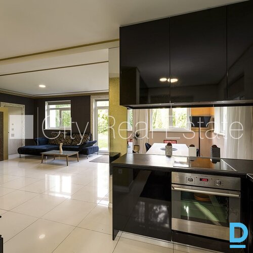 Pārdod māju Jūrmalā