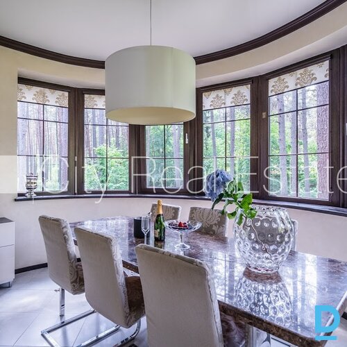 Pārdod māju Jūrmalā