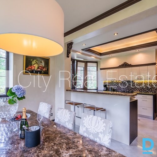 Pārdod māju Jūrmalā