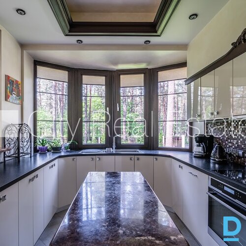 Pārdod māju Jūrmalā