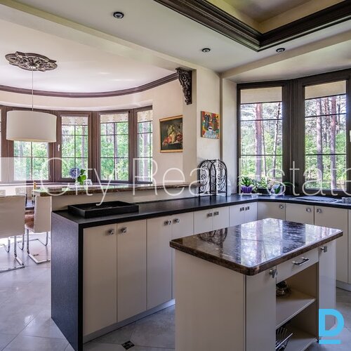 Pārdod māju Jūrmalā