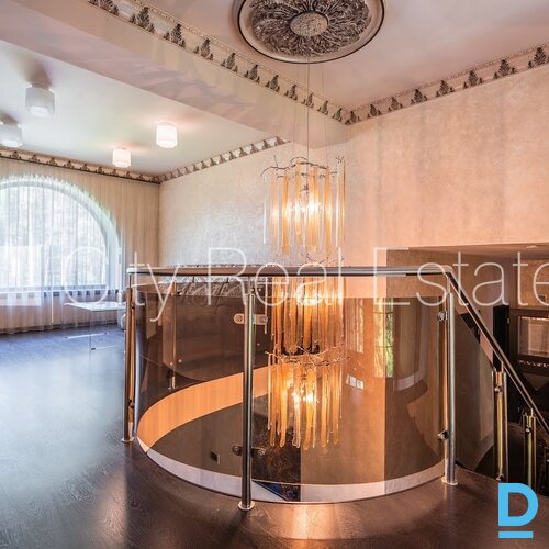 Pārdod māju Jūrmalā