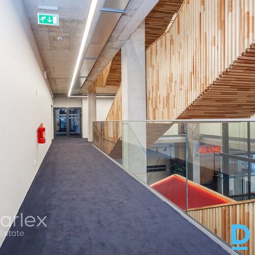 B klases biroja ēkā Red line tiek iznomātas telpas 2. stāvā