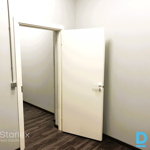 B klases biroja ēkā Red line tiek iznomātas telpas 1. stāvā