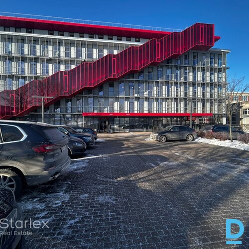 B klases biroja ēkā Red line tiek iznomātas telpas 1. stāvā