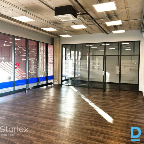 B klases biroja ēkā Red line tiek iznomātas telpas 1. stāvā