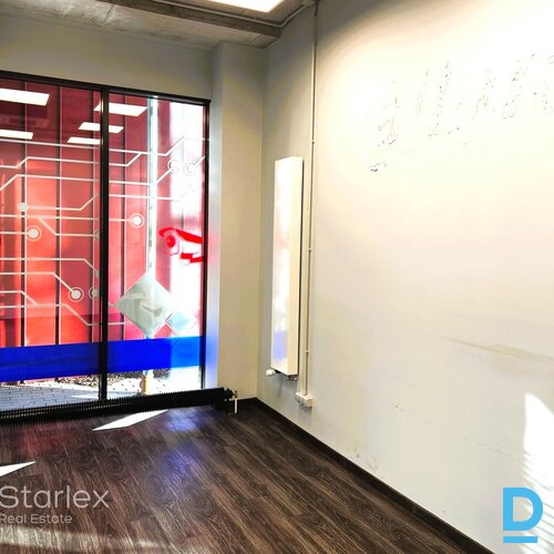 B klases biroja ēkā Red line tiek iznomātas telpas 1. stāvā