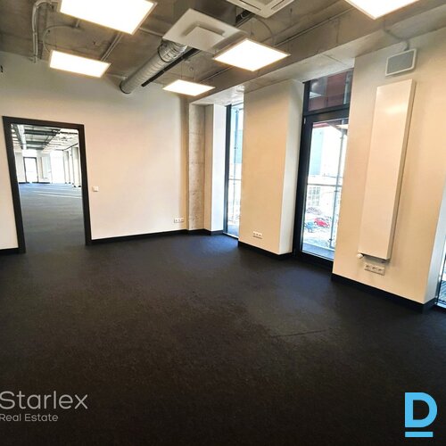 B klases biroja ēkā Red line tiek iznomātas telpas 3. stāvā