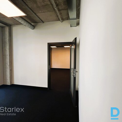 B klases biroja ēkā Red line tiek iznomātas telpas 3. stāvā