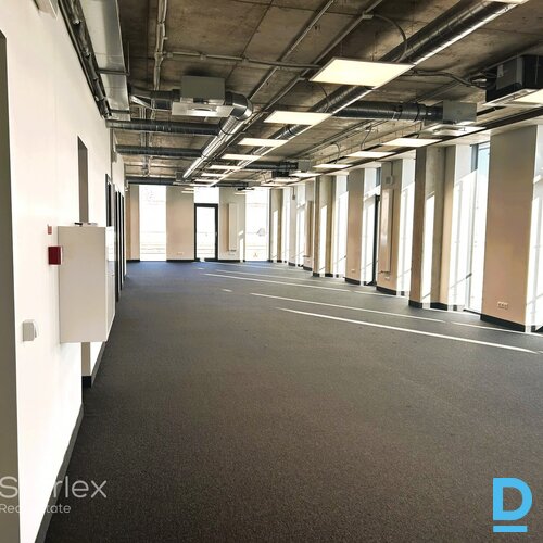 B klases biroja ēkā Red line tiek iznomātas telpas 3. stāvā