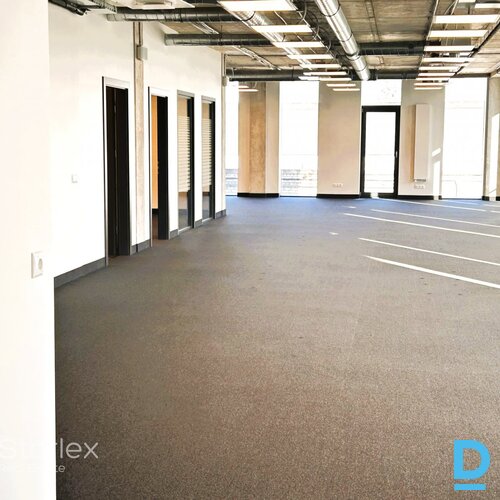 B klases biroja ēkā Red line tiek iznomātas telpas 3. stāvā