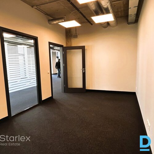 B klases biroja ēkā Red line tiek iznomātas telpas 3. stāvā