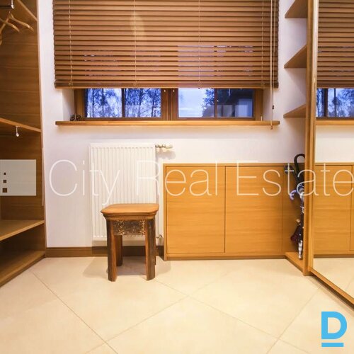 Pārdod māju Jūrmalā