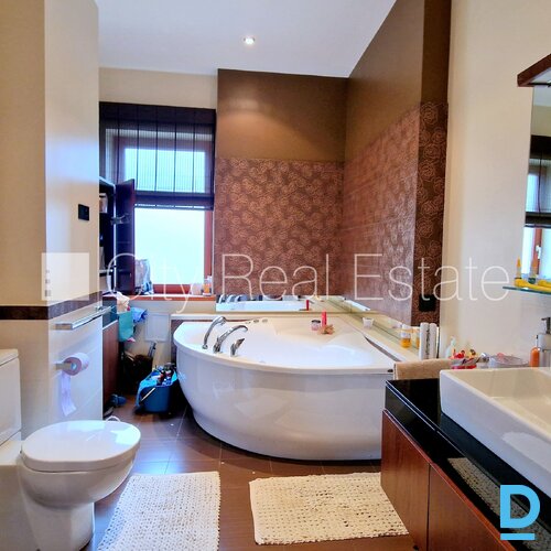 Pārdod dzīvokli Jūrmalā