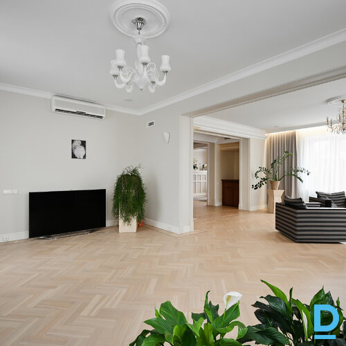 Pārdod māju Kadiķu iela 1