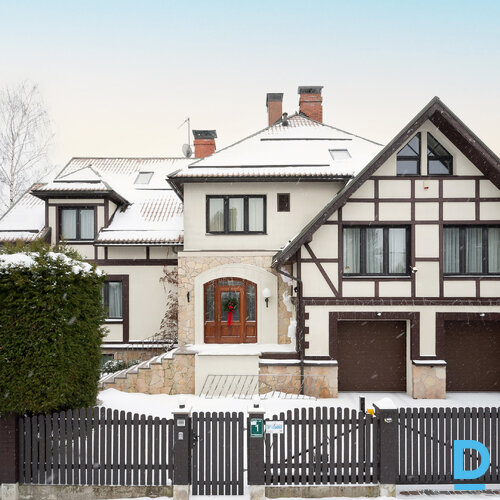 Pārdod māju Kadiķu iela 1