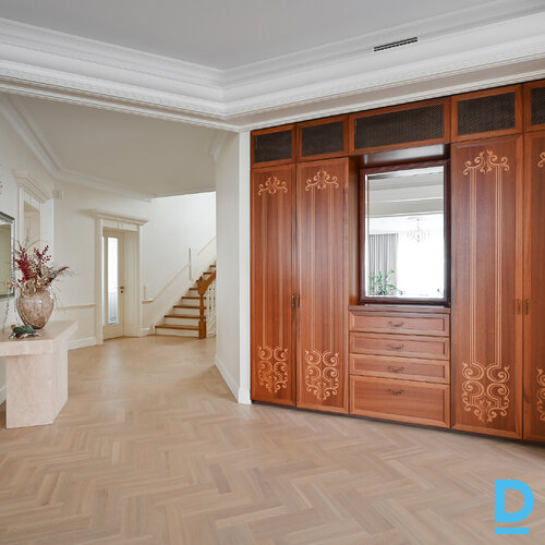 Pārdod māju Kadiķu iela 1