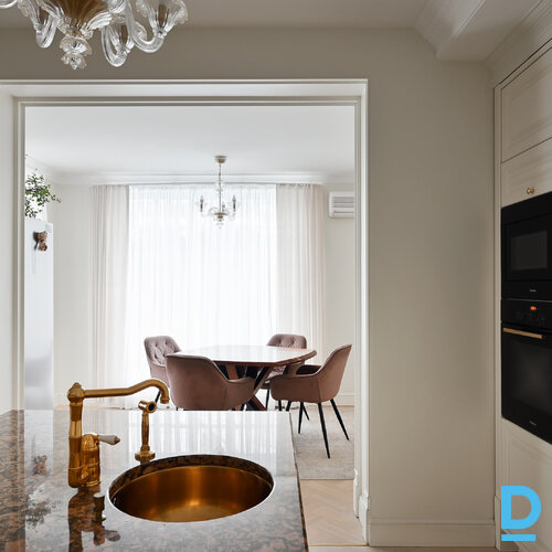 Pārdod māju Kadiķu iela 1