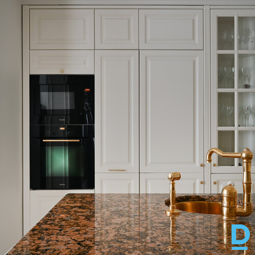 Pārdod māju Kadiķu iela 1