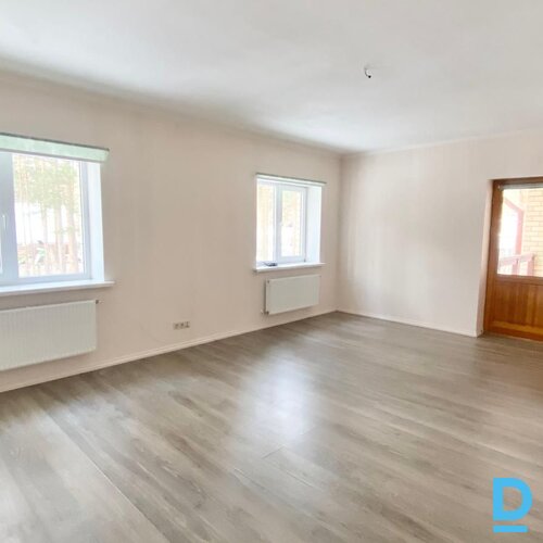 Pārdod mājas Sakaru iela 15