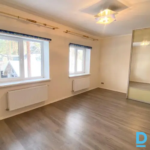 Pārdod mājas Sakaru iela 15