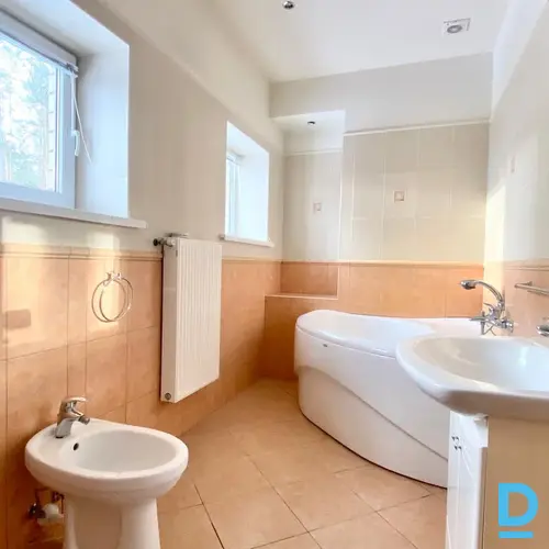 Pārdod mājas Sakaru iela 15