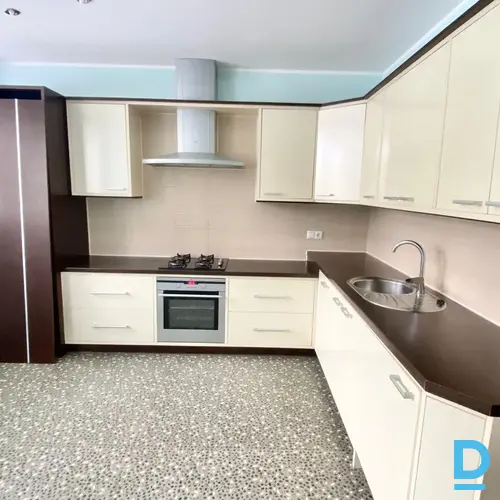 Pārdod mājas Sakaru iela 15