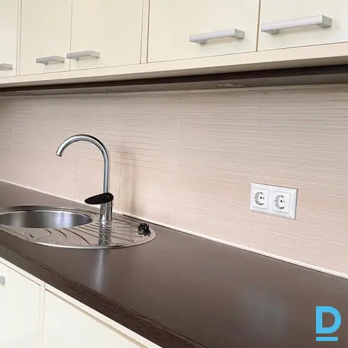 Pārdod mājas Sakaru iela 15