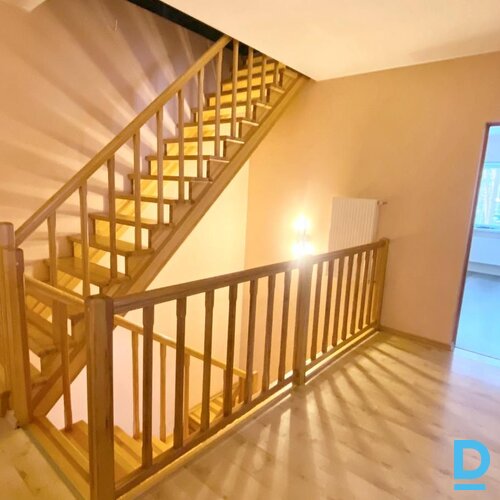 Pārdod mājas Sakaru iela 15