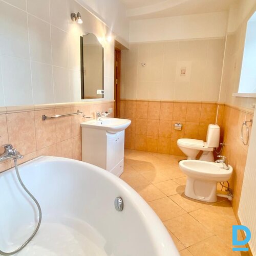 Pārdod mājas Sakaru iela 15