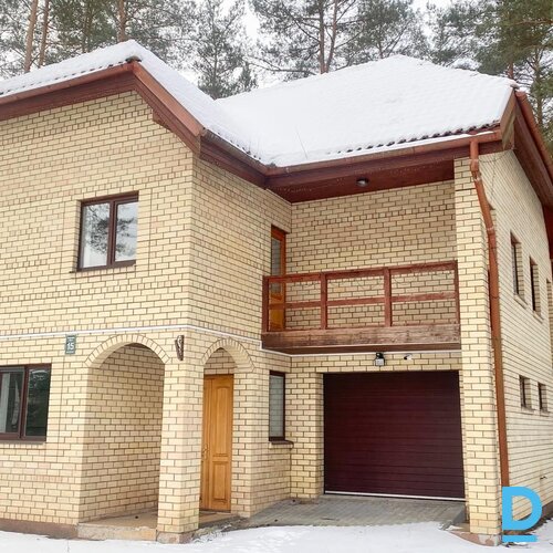 Pārdod mājas Sakaru iela 15