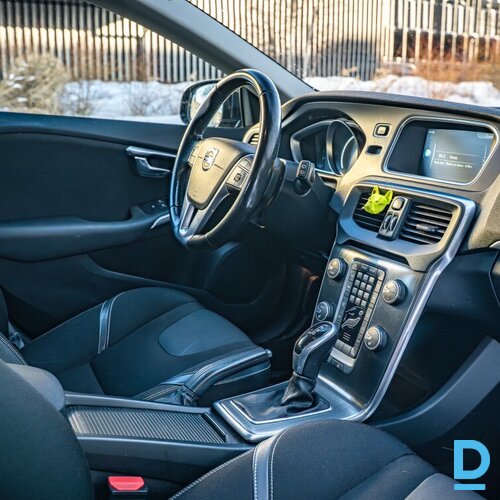 Pārdod Volvo V40 2.0d, 2015