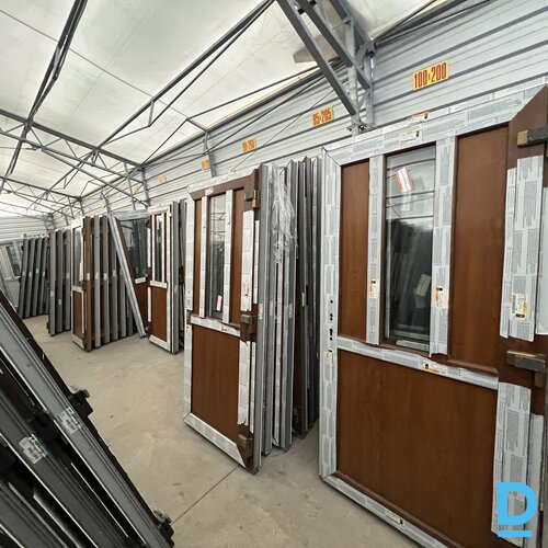 Pārdod PVC durvis