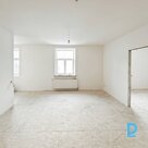 Отремонтированная двухкомнатная квартира в центре города, 52 м², 2 комнаты.