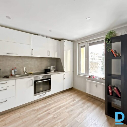 Saulains 3-istabu dzīvoklis renovētā ēkā Ķekavas centrā, 63m²