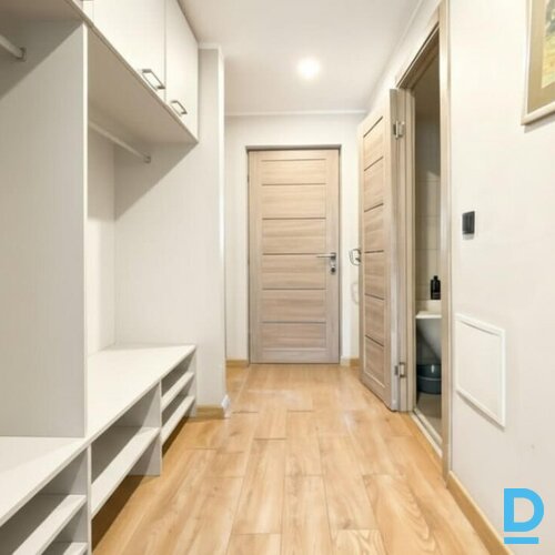 Saulains 3-istabu dzīvoklis renovētā ēkā Ķekavas centrā, 63m²