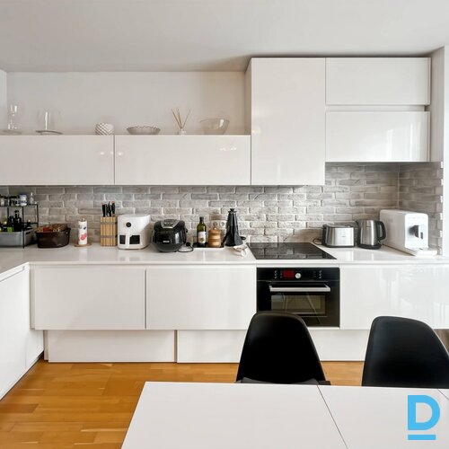 Mūsdienīgs un saulains 2-istabu dzīvoklis ar panorāmas skatu uz Rīgu, 62m²