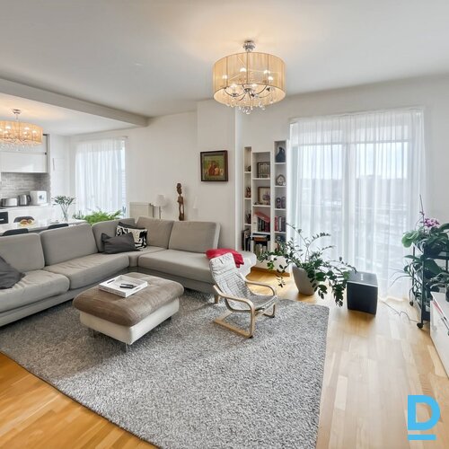 Mūsdienīgs un saulains 2-istabu dzīvoklis ar panorāmas skatu uz Rīgu, 62m²