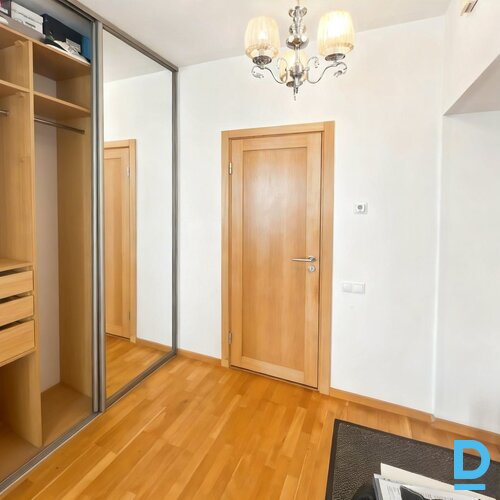 Mūsdienīgs un saulains 2-istabu dzīvoklis ar panorāmas skatu uz Rīgu, 62m²