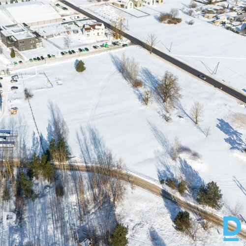 Pārdošanā līdzens 1.01 ha zemes gabals komercapbūvei Mārupē.Zeme atrodas Darījum