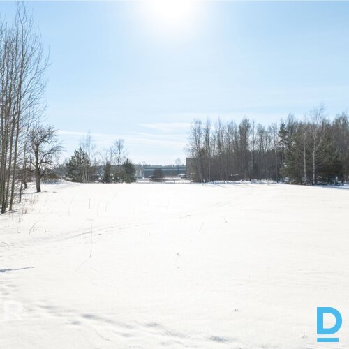 Pārdošanā līdzens 1.01 ha zemes gabals komercapbūvei Mārupē.Zeme atrodas Darījum