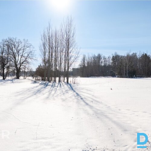 Pārdošanā līdzens 1.01 ha zemes gabals komercapbūvei Mārupē.Zeme atrodas Darījum