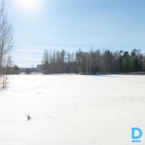 Pārdošanā līdzens 1.01 ha zemes gabals komercapbūvei Mārupē.Zeme atrodas Darījum