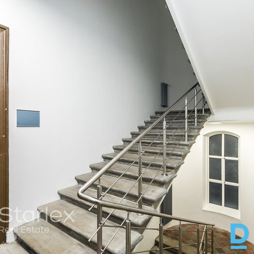 Birojs ar izlietni Rīgas centrā pretī Mākslas akadēmijai