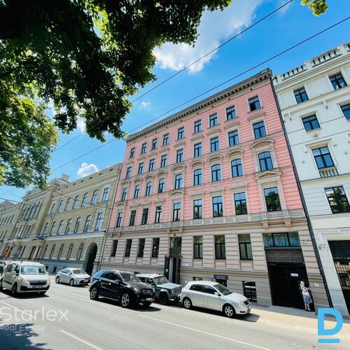 Birojs ar izlietni Rīgas centrā pretī Mākslas akadēmijai