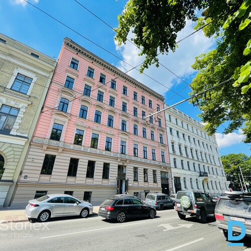 Birojs ar izlietni Rīgas centrā pretī Mākslas akadēmijai