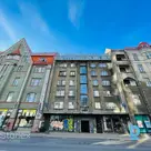Nomai tirdzniecības telpas ar plašiem skatlogiem Rīgas centrā