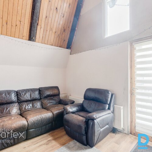 Kompakta trīs istabu māja Kompakta trīs istabu māja