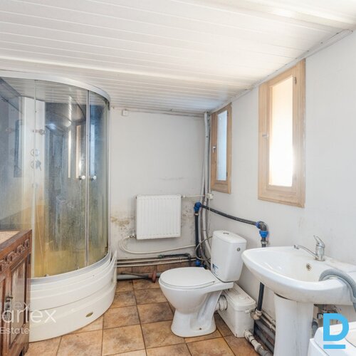 Kompakta trīs istabu māja Kompakta trīs istabu māja