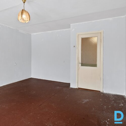 Pārdošanā vienistabas dzīvoklis ar lodžiju pašā Siguldas centrā.Dzīvokļa plānoju